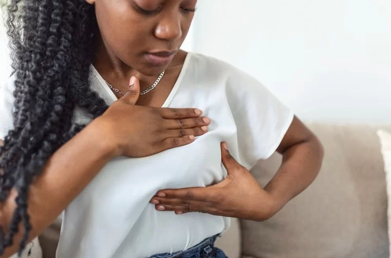 Em pleno Outubro Rosa, o Ministério da Saúde anunciou a chegada de um medicamento inédito ao tratamento do câncer de mama no Sistema Único de Saúde (SUS).