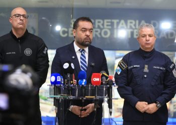 Claudio Castro comemora sucesso da operação que pode ter matado 120 criminosos no Rio
