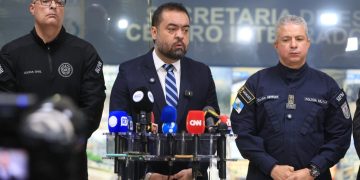 Claudio Castro comemora sucesso da operação que pode ter matado 120 criminosos no Rio