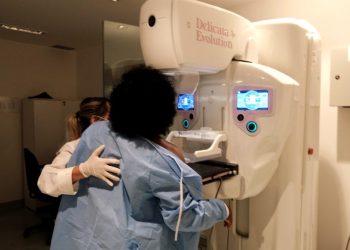 Durante o Outubro Rosa, mulheres podem fazer mamografia de graça em vários pontos do RJ