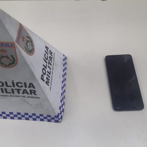 Foragido da justiça é preso após roubo de celular em Maricá