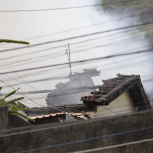 Incêndio em Niterói: desespero e moradora hospitalizada | Enfoco