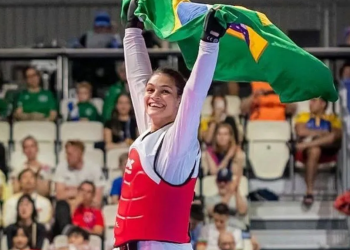 Maria Clara Pacheco é campeã no taekwondo e leva ouro para o Brasil após 20 anos