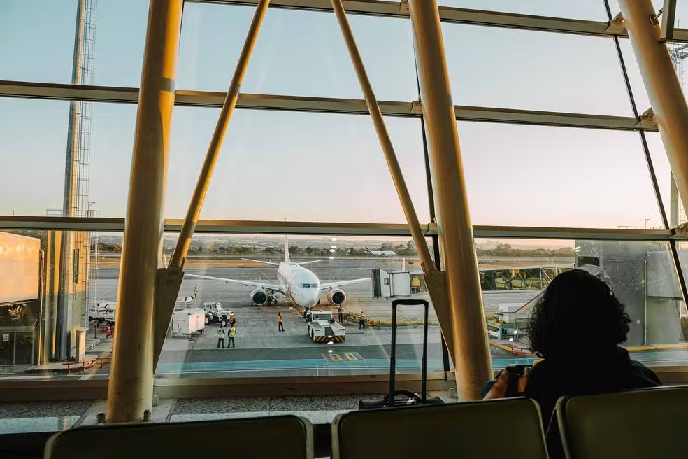 Passageira é presa em aeroporto após falsa ameaça de bomba | Enfoco