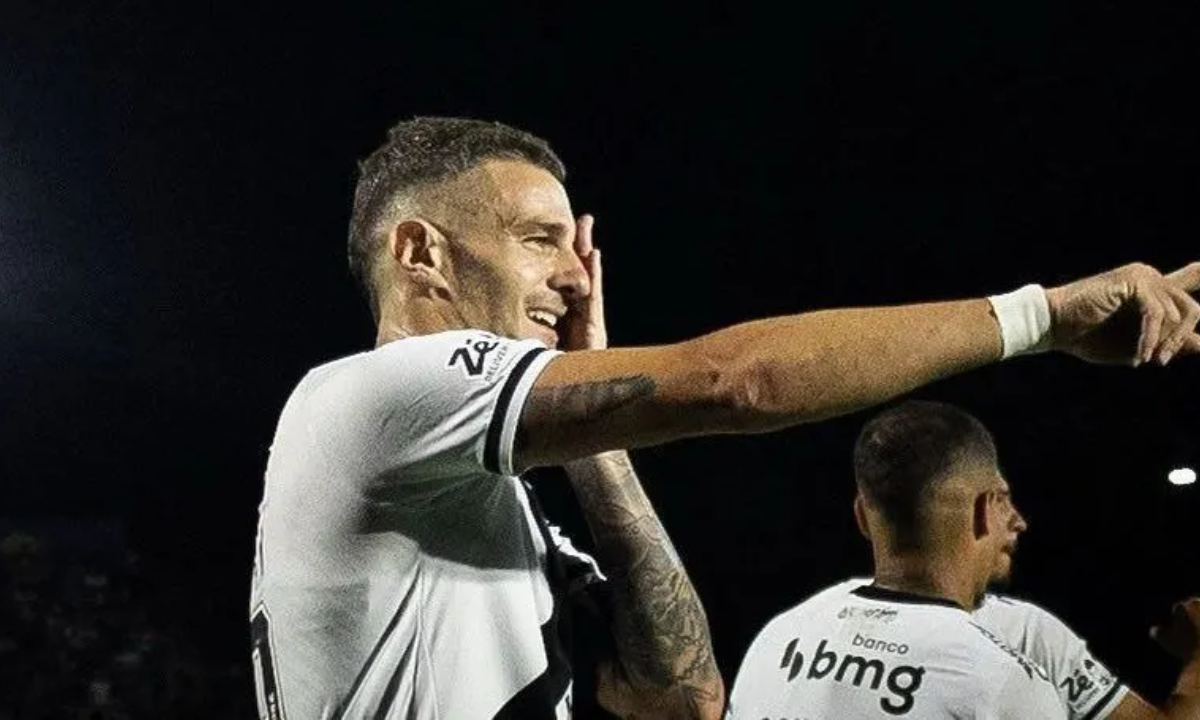 Vegetti brilha e Vasco vence Bragantino por 3 a 0