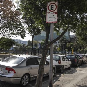 Vereadores aprovam que Rio passe a ter sistema de fiscalização e cobrança digital de vagas de estacionamento