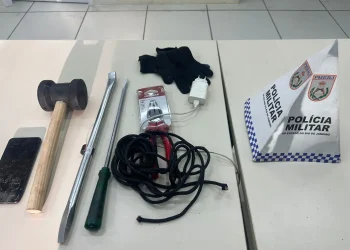 Ladrão é preso dentro de duto de ar em shopping de São Gonçalo