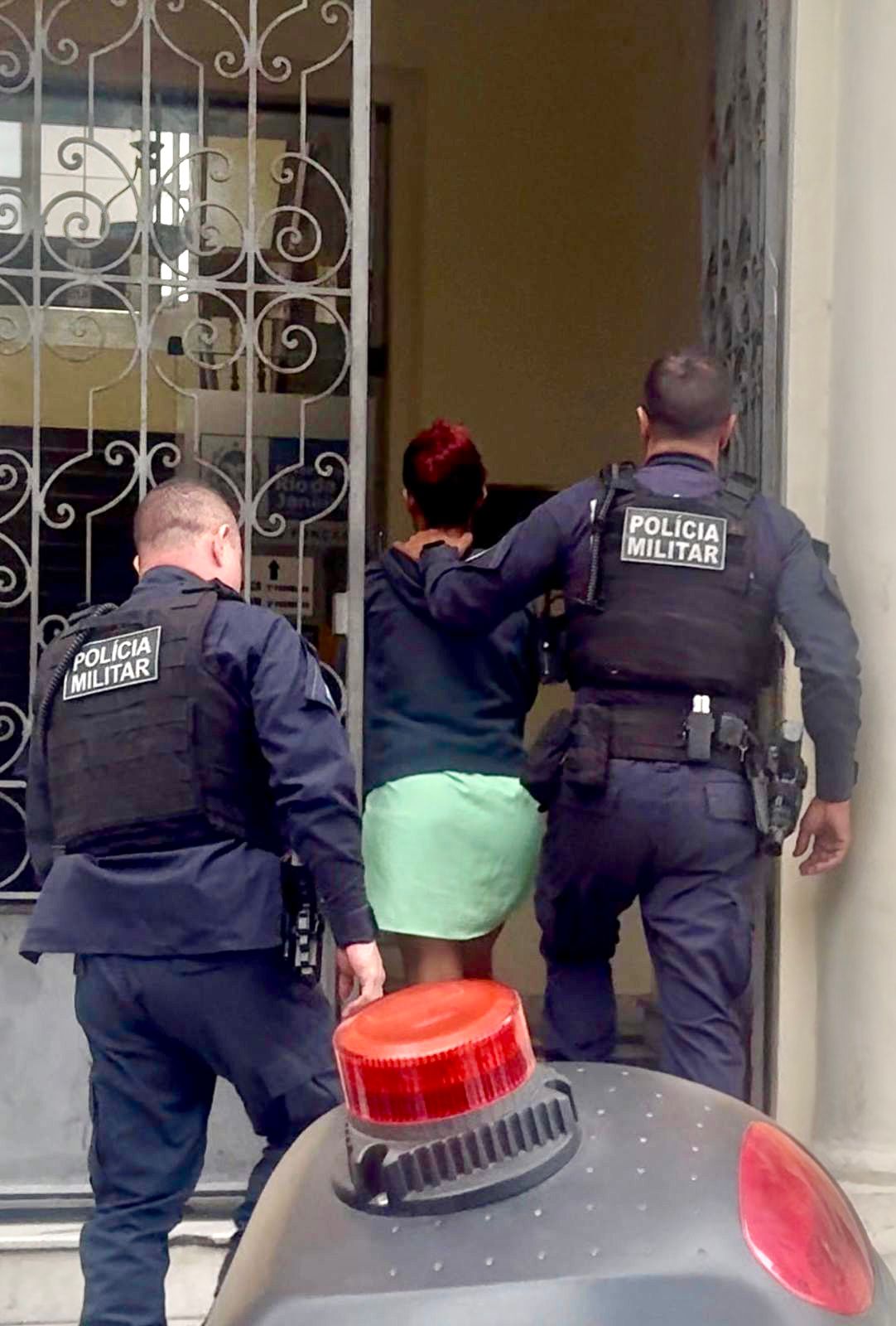 Mulher suspeita de tentativa de latrocínio é presa em Niterói