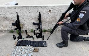 Tiroteio entre facções deixa morto em Niterói