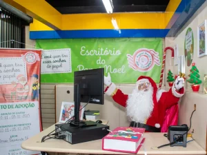 Quase 500 cartinhas dos Correios aguardam adoção em São Gonçalo e Niterói na campanha de Natal.