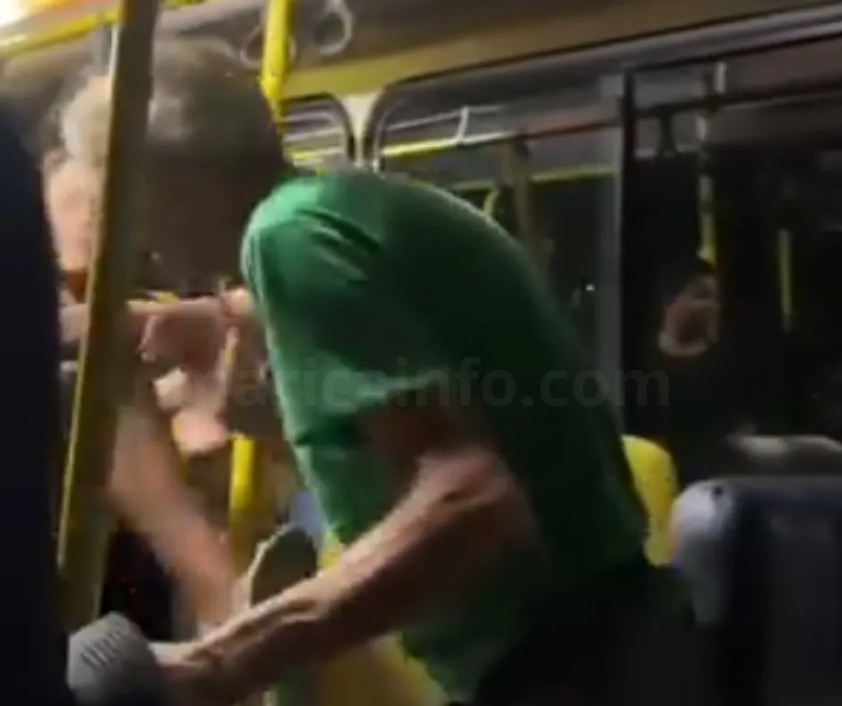 Passageiros flagram jovens agredindo idoso em ônibus da EPT, em