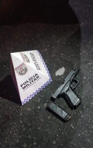 Homem que se passava por policial militar foi preso após agredir a companheira em Nova Iguaçu.