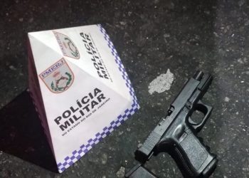 Homem que se passava por policial militar foi preso após agredir a companheira em Nova Iguaçu.