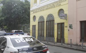 Suspeito de integrar milícia é preso em Guaratiba acusado de extorquir mototaxistas e bares da região.