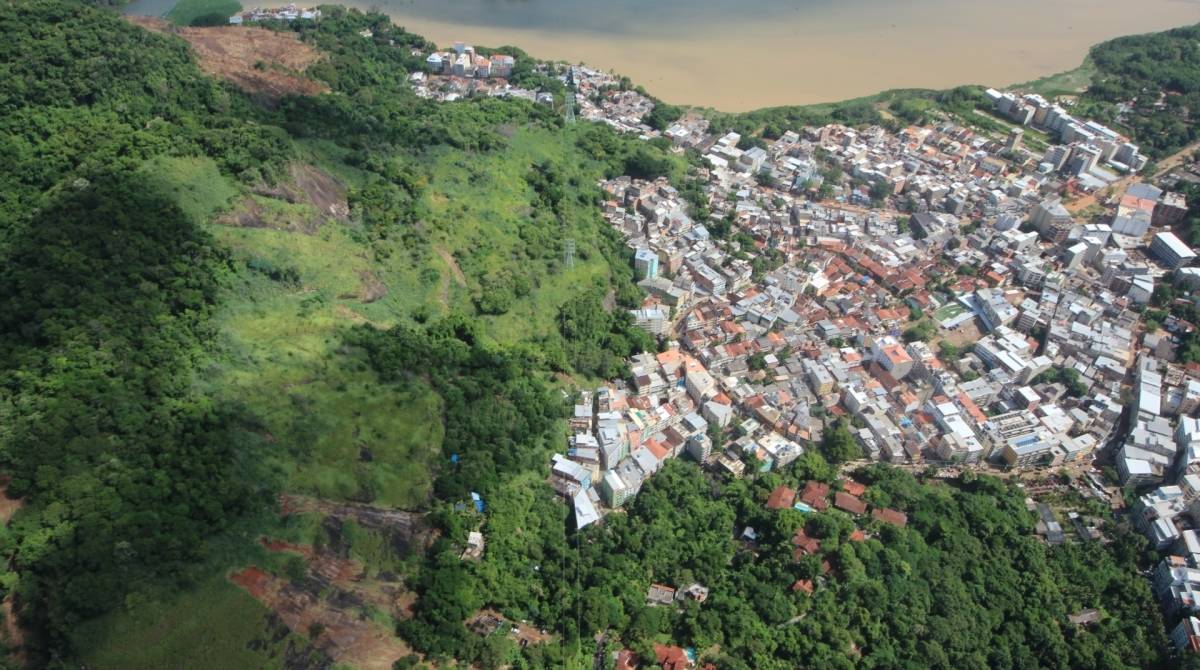 Plano de reocupação territorial do governo do Rio é encaminhado ao STF com foco em segurança e serviços públicos.