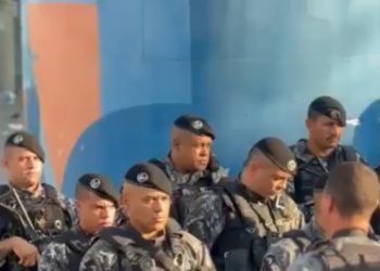 Polícia Militar realizou operação para combater roubos de cargas e veículos em São Gonçalo e rodovias da região.
