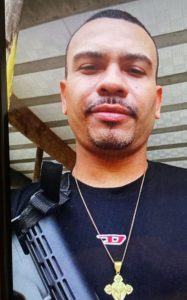 Suspeito de matar agente da Core morre após confronto com policiais na Ladeira dos Tabajaras, no Rio.