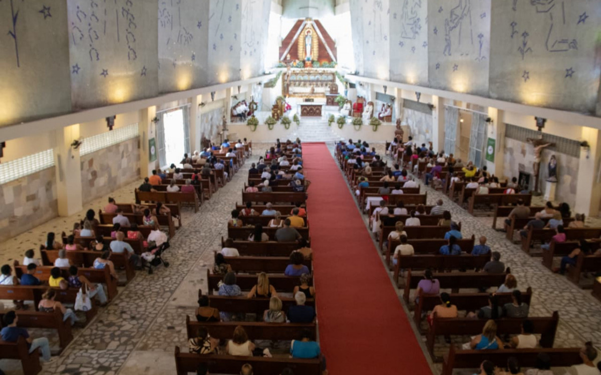 Fiéis reunidos celebram Dia de Nossa Senhora da Conceição no Engenho Novo, com missas e relatos de fé e gratidão.