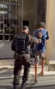 Funcionário reage rápido e polícia prende suspeito após tentativa de furto em loja de Niterói.