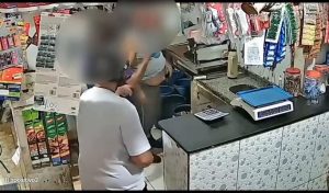 Comerciante é agredido durante assalto no Rio de Janeiro