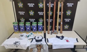 Polícia apreende arsenal e evita confronto de torcidas antes da semifinal da Copa do Brasil no Rio.