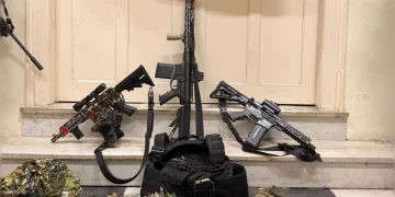 Polícia Militar apreende cinco fuzis em Niterói durante operações realizadas ao longo do fim de semana.