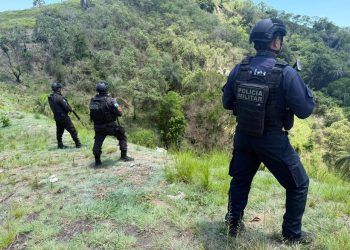 Conflitos entre facções em Niterói aumentam rumores sobre divisão de territórios e reforçam ações de segurança.