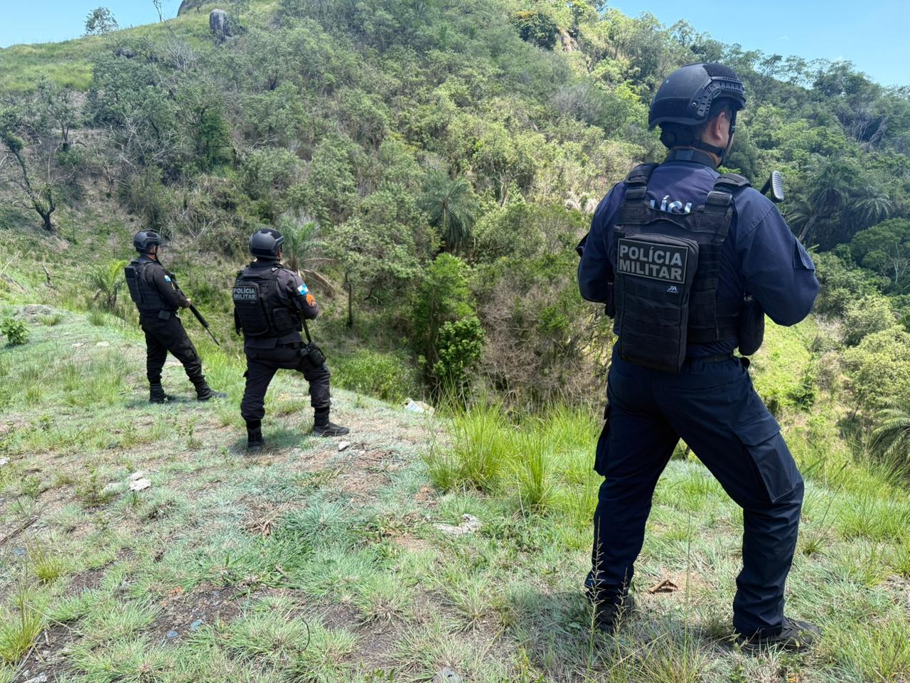 Conflitos entre facções em Niterói aumentam rumores sobre divisão de territórios e reforçam ações de segurança.