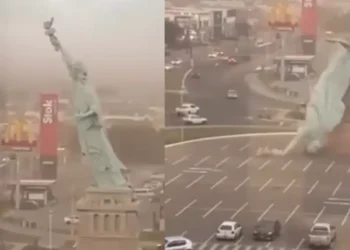 emporal com ventos fortes derruba estátua em frente a loja da Havan no Rio Grande do Sul e causa danos materiais.