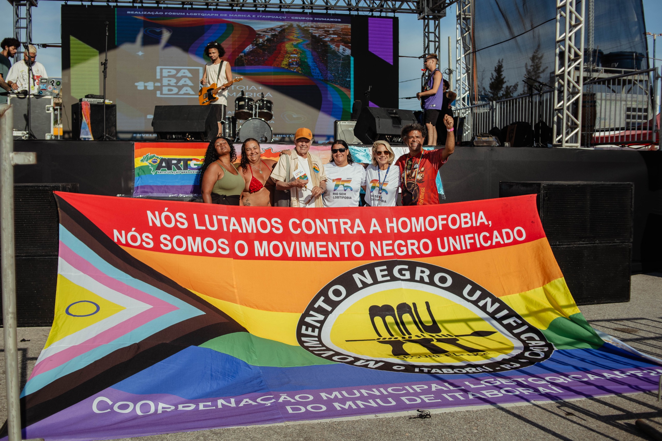 Maricá realiza a 11ª Parada LGBTQIAPN+ com homenagem aos idosos e destaque aos direitos humanos.