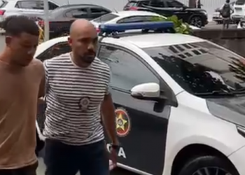 Homem é preso após exigir R$ 1.500 de turista francês para devolver celular furtado no Rio de Janeiro.