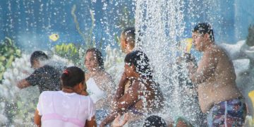 Rio de Janeiro chega aos 40 °C e registra a maior temperatura do ano, com alerta para cuidados durante o calor intenso.