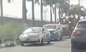 Tiroteio provoca interdição temporária da BR 101 em São Gonçalo e afeta o trânsito na região.