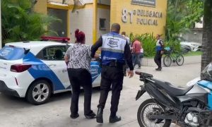 Mãe e filha são presas em Niterói suspeitas de integrar quadrilha e manter mais de cinco mil reais em furtos.