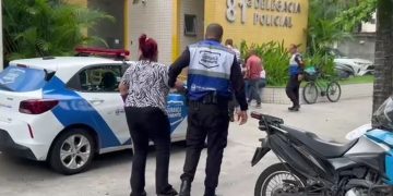 Mãe e filha são presas em Niterói suspeitas de integrar quadrilha e manter mais de cinco mil reais em furtos.