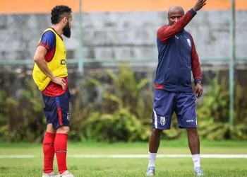 Maricá FC faz sua estreia no Campeonato Carioca em duelo contra o Vasco, buscando um bom início na competição estadual.
