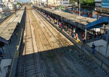 Tiroteio em Barros Filho causou paralisação temporária dos trens e afetou a rotina de passageiros no Rio.
