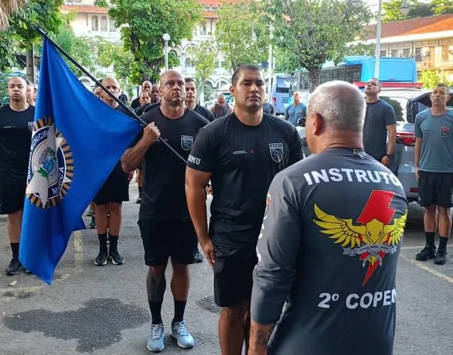 Guarda Municipal de Maricá participa de intercâmbio operacional com tropa especial da Polícia Militar para aprimorar técnicas e integração.