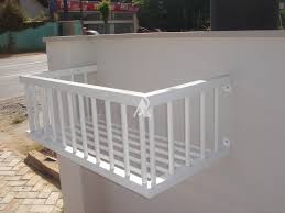 Moradores de Itaipuaçu denunciam furtos recorrentes de lixeiras de alumínio e cobram ações para evitar novos crimes.