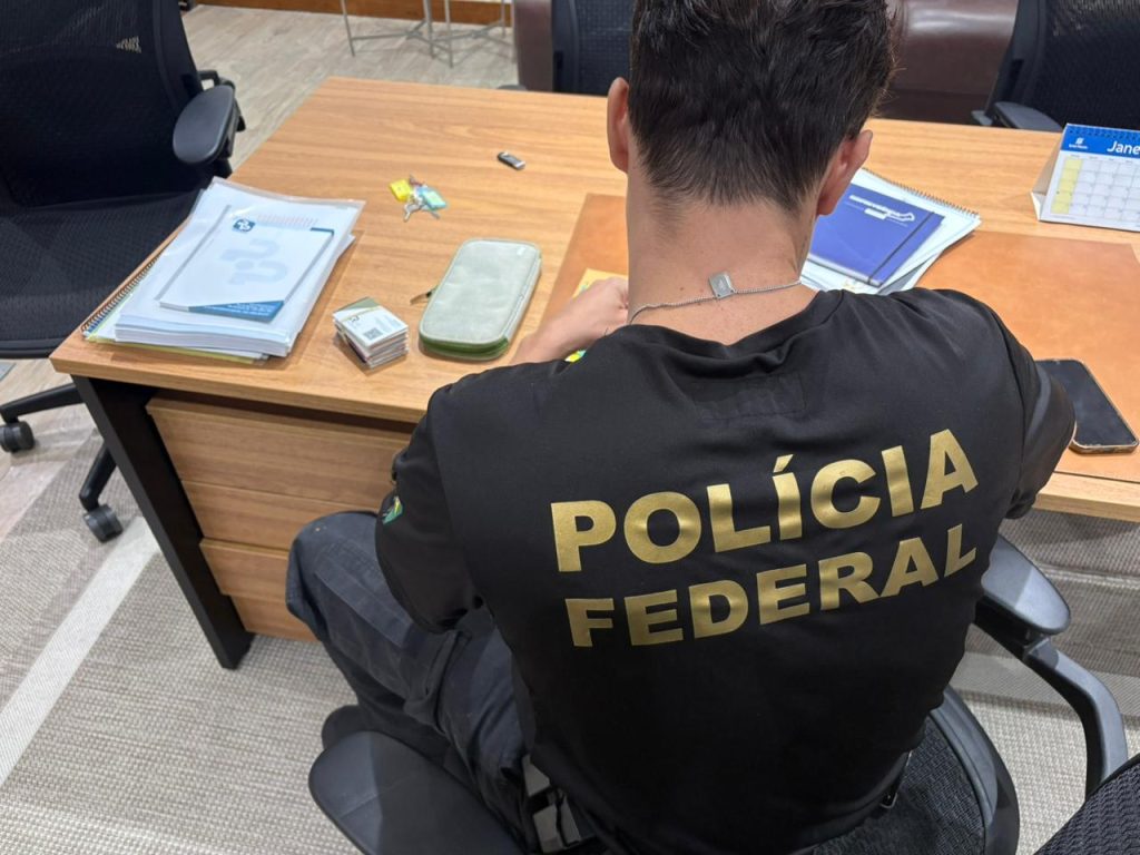 Polícia Federal apura investimento de quase R$ 1 bilhão do Rioprevidência em banco privado no Rio de Janeiro.