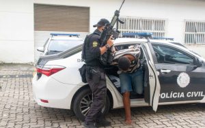 Polícia Civil deflagra megaoperação contra crimes de roubo em diversas cidades do estado, com cumprimento de mandados e prisões.