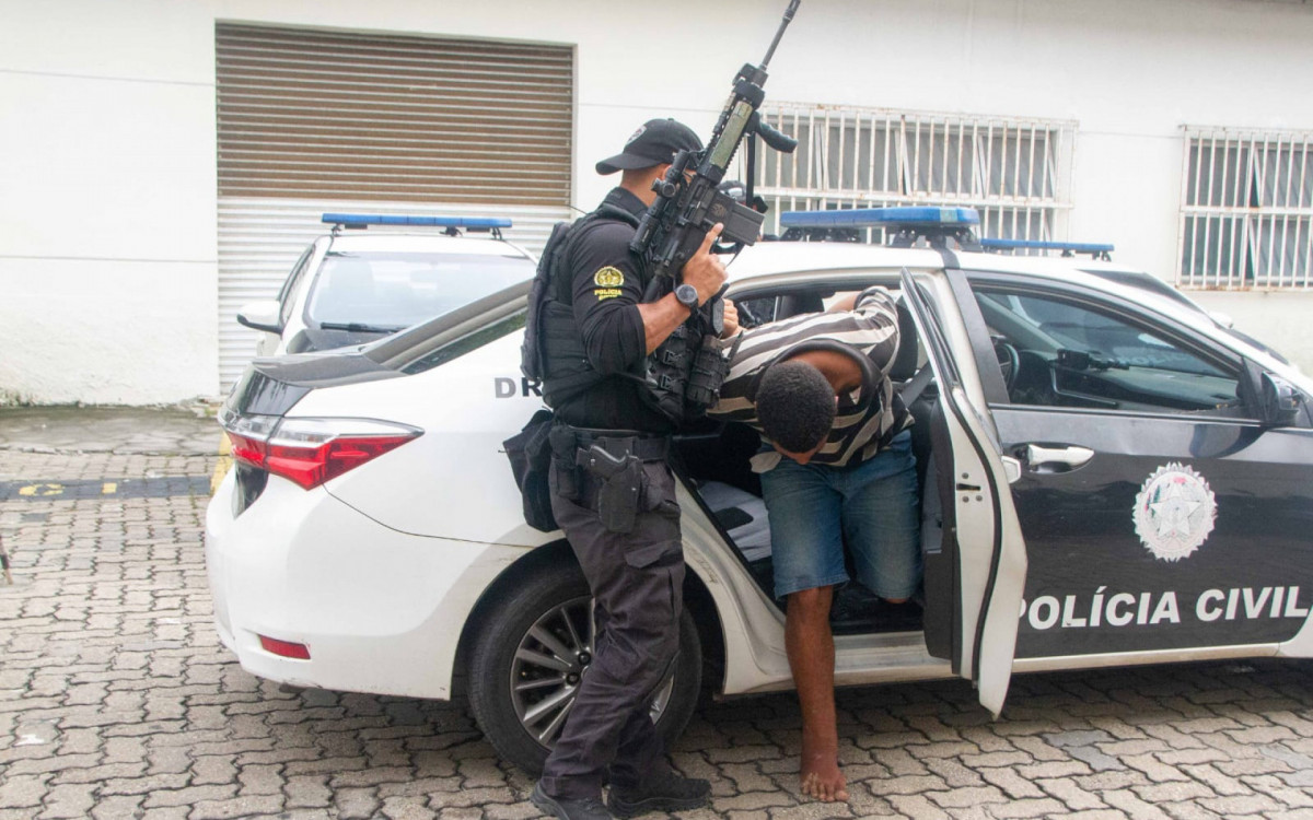 Polícia Civil deflagra megaoperação contra crimes de roubo em diversas cidades do estado, com cumprimento de mandados e prisões.