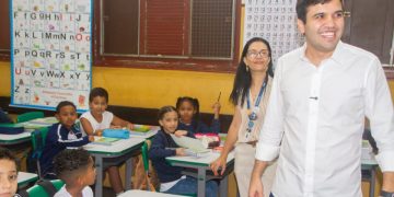 Alunos da rede municipal do Rio voltam às aulas nesta quarta com início do ano letivo e escolas preparadas para receber estudantes.