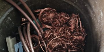 Operação investiga grupo que teria movimentado mais de R$ 53 milhões com furto de cabos no Rio de Janeiro.