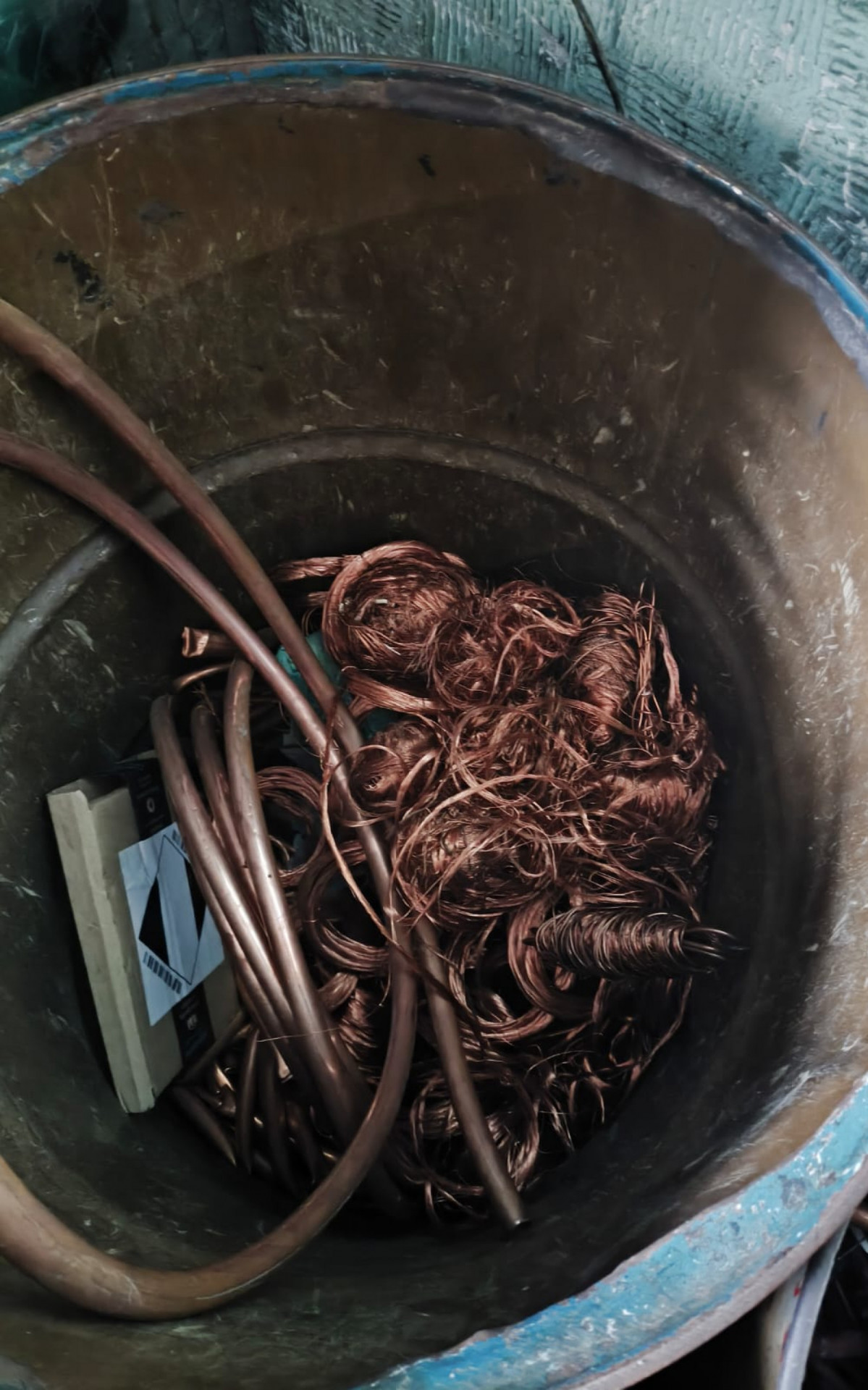 Operação investiga grupo que teria movimentado mais de R$ 53 milhões com furto de cabos no Rio de Janeiro.