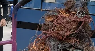 Polícia apreende cabos de energia furtados em São Gonçalo durante operação contra receptação e comércio ilegal de materiais elétricos.