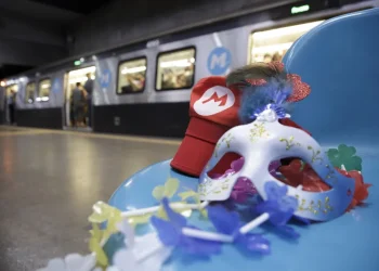 Metrô do Rio funcionará 24 horas durante os desfiles do Carnaval 2026 na Marquês de Sapucaí.