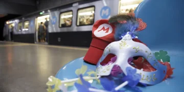 Metrô do Rio funcionará 24 horas durante os desfiles do Carnaval 2026 na Marquês de Sapucaí.