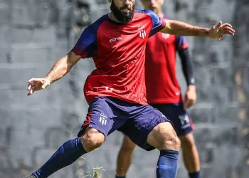 Maricá FC enfrenta rival direto em partida decisiva pelo Grupo X do Campeonato Carioca 2026.