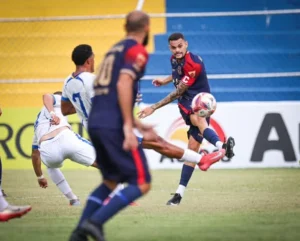 Maricá FC sofre virada em Saquarema e se complica no Grupo X do Campeonato Carioca 2026. Time precisa reagir nas próximas rodadas.